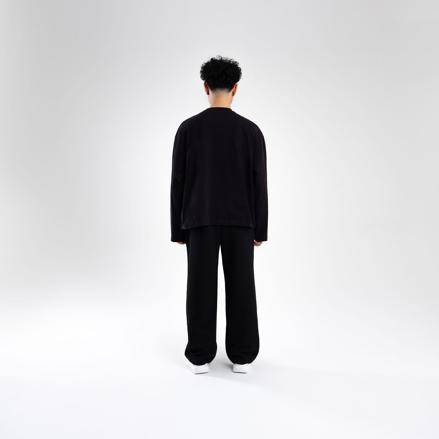 BLACK LONGSLEEVE BOXY HEAVYWEIGHT T-SHIRT