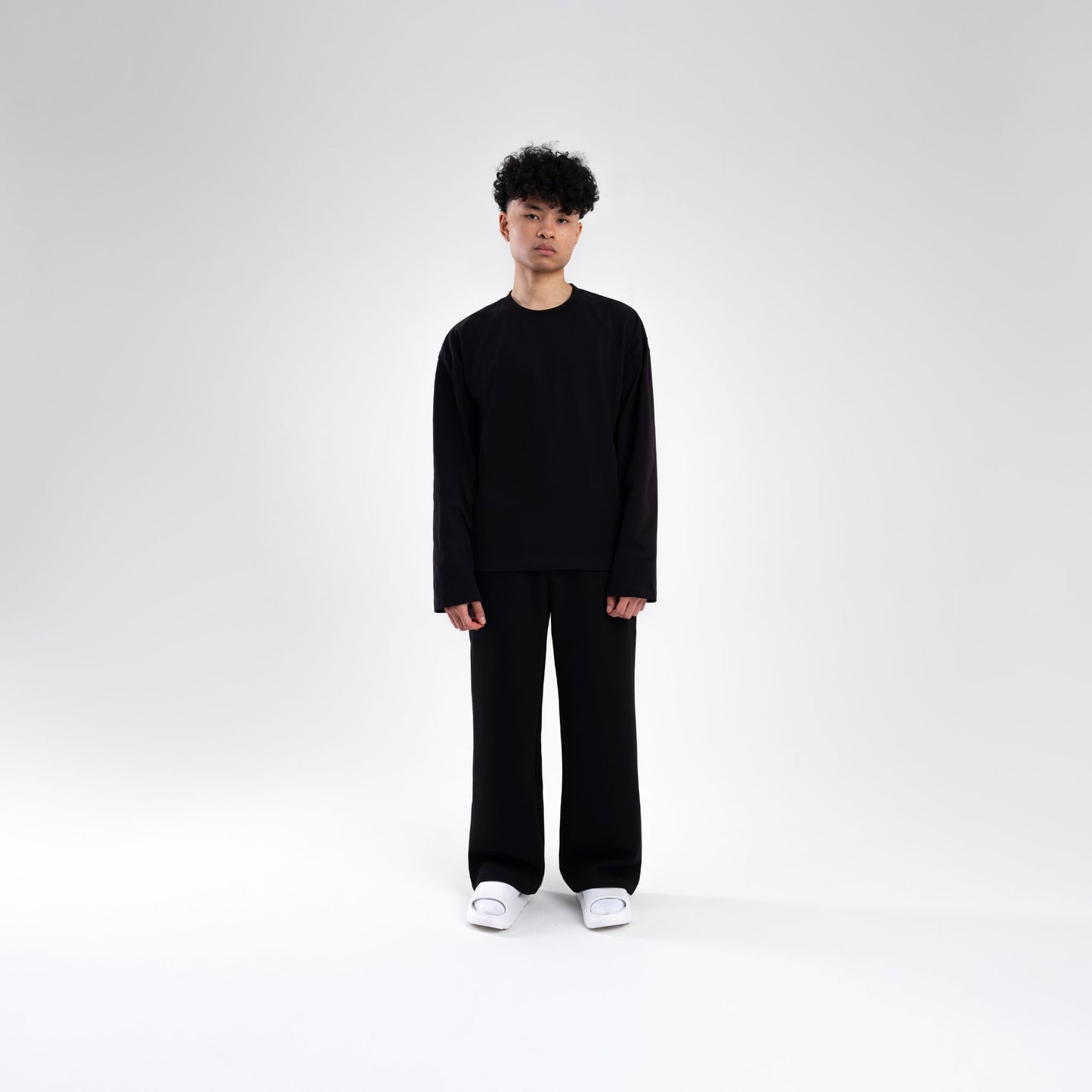 BLACK LONGSLEEVE BOXY HEAVYWEIGHT T-SHIRT