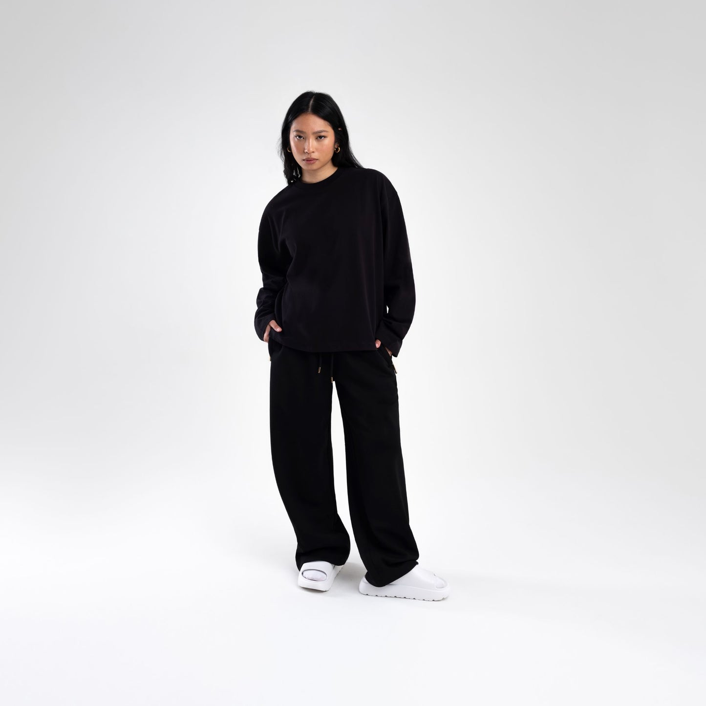 BLACK LONGSLEEVE BOXY HEAVYWEIGHT T-SHIRT