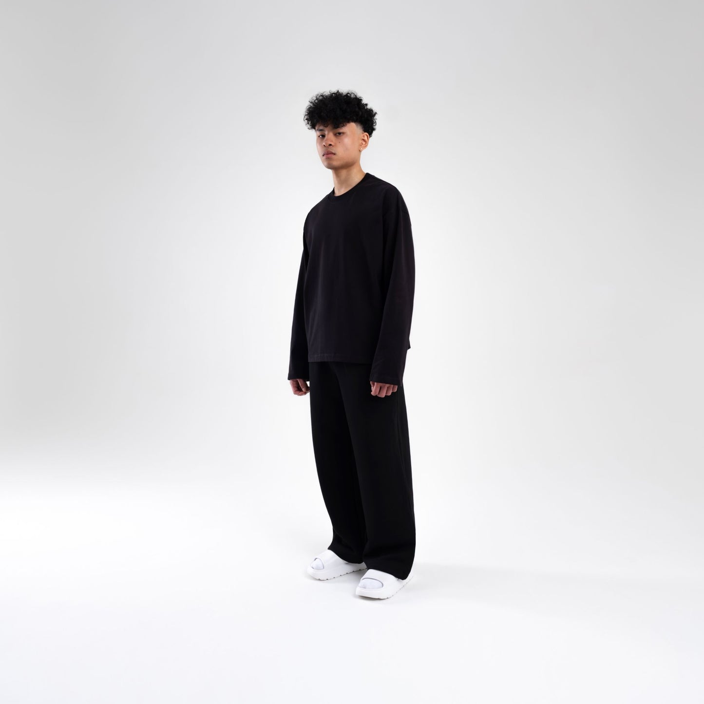 BLACK LONGSLEEVE BOXY HEAVYWEIGHT T-SHIRT