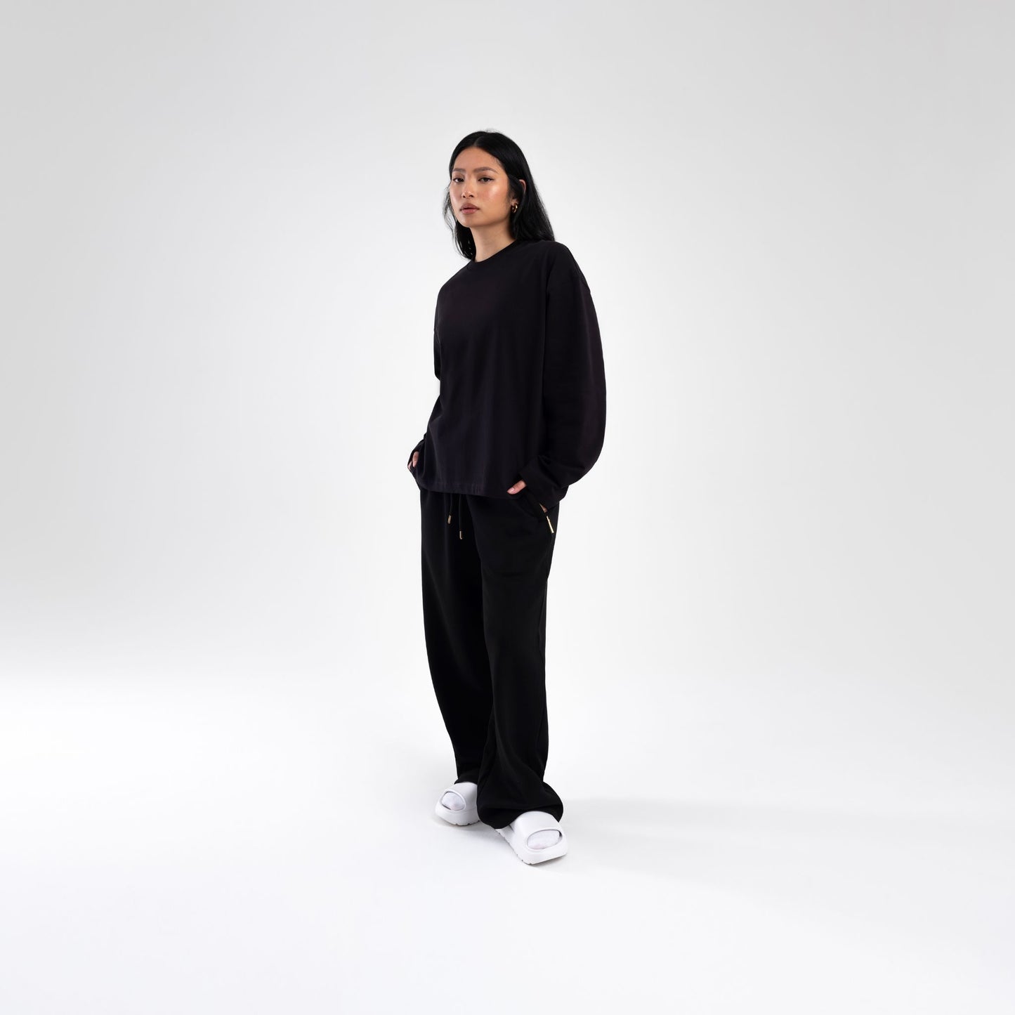 BLACK LONGSLEEVE BOXY HEAVYWEIGHT T-SHIRT