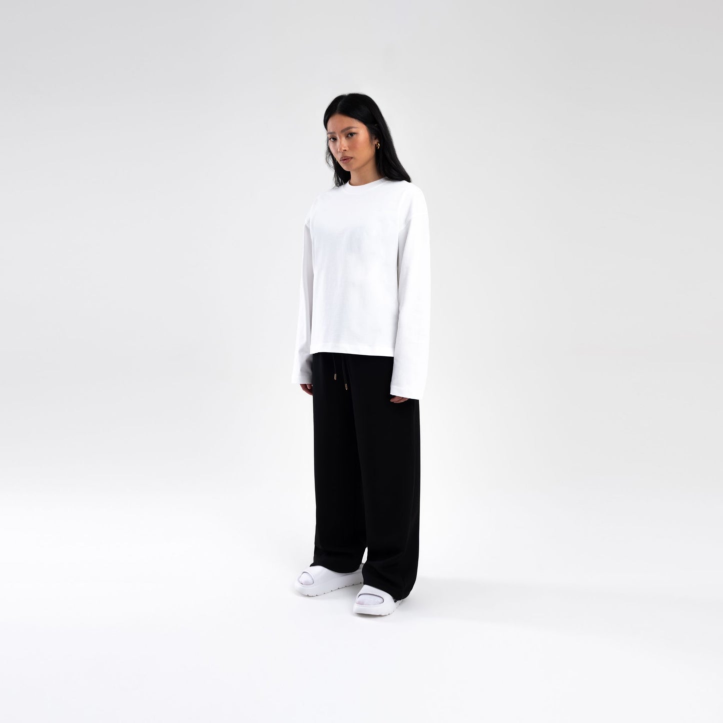WHITE LONGSLEEVE BOXY HEAVYWEIGHT T-SHIRT