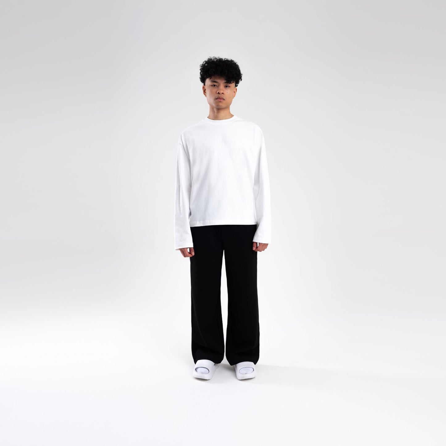 WHITE LONGSLEEVE BOXY HEAVYWEIGHT T-SHIRT