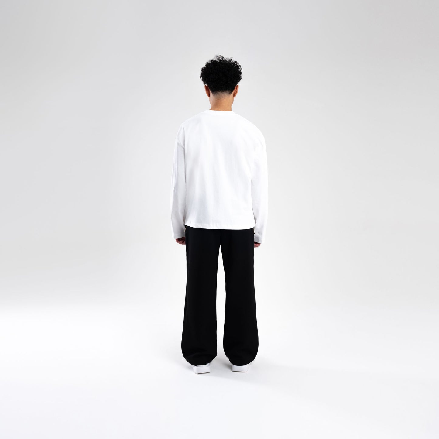 WHITE LONGSLEEVE BOXY HEAVYWEIGHT T-SHIRT
