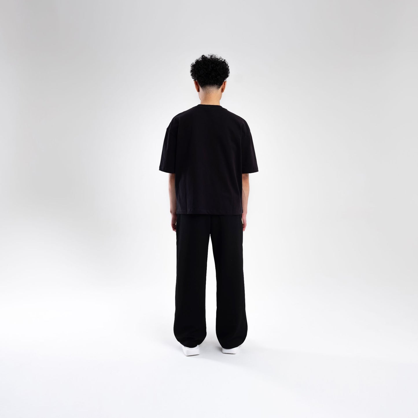 BLACK BOXY HEAVYWEIGHT T-SHIRT
