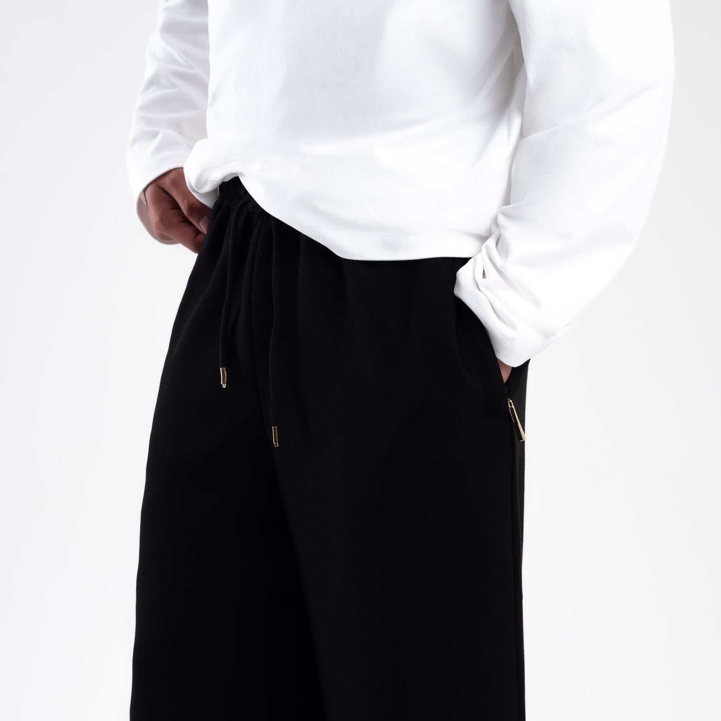 BLACK SCUBA STRAIGHT LEG JOGGER