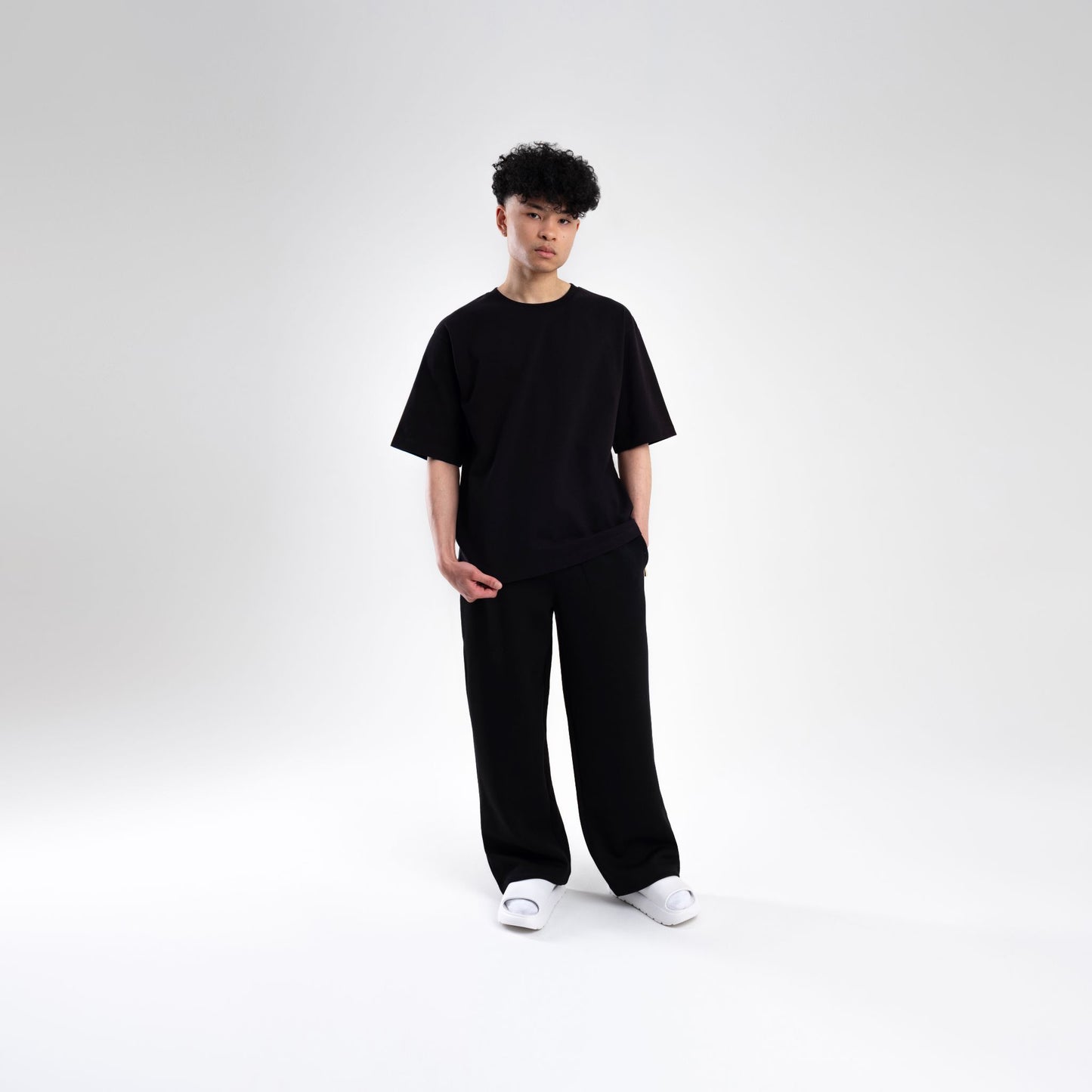 BLACK OVERSIZE HEAVWEIGHT T-SHIRT
